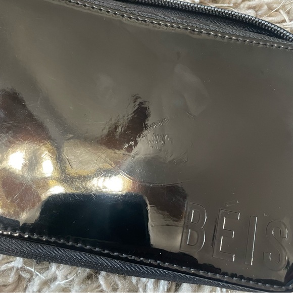 Beis convertible travel passport wallet with crossbody and wristlet strap patent - Picture 6 of 12